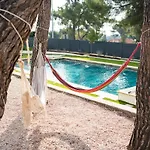 5 Etoiles Avec Piscine Chauffee, Petanque Et A 850 M *