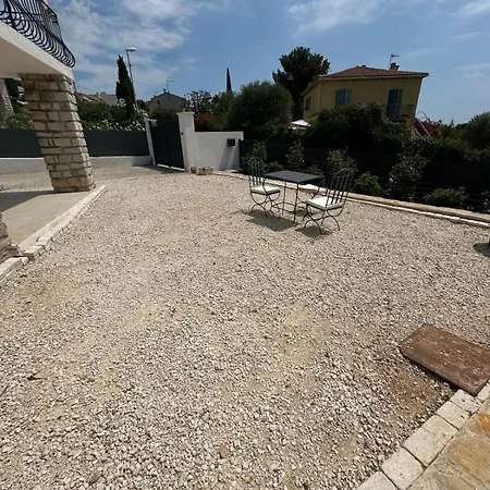 5 Etoiles Avec Piscine Chauffee, Petanque Et A 850 M