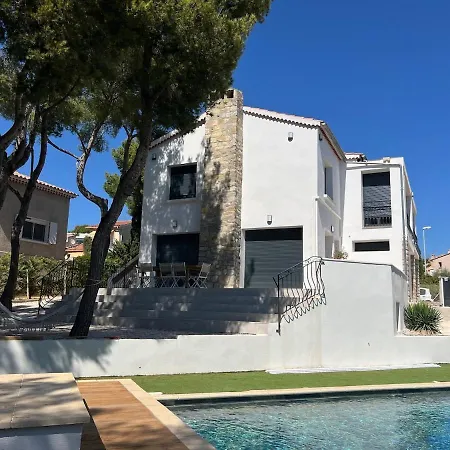 Villa 5 Etoiles Avec Piscine Chauffee, Petanque Et A 850 M *