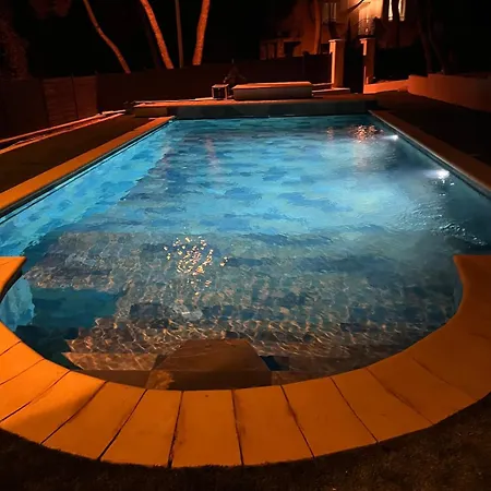 5 Etoiles Avec Piscine Chauffee, Petanque Et A 850 M Villa *