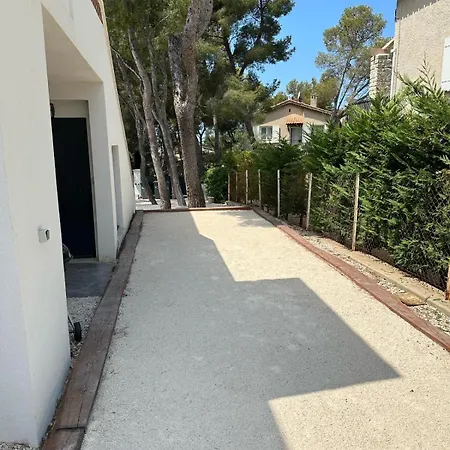 5 Etoiles Avec Piscine Chauffee, Petanque Et A 850 M