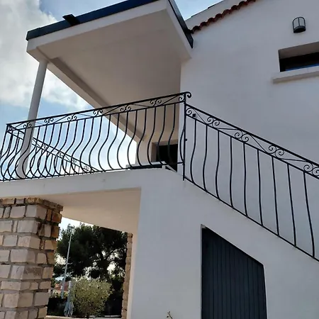 Villa 5 Etoiles Avec Piscine Chauffee, Petanque Et A 850 M *