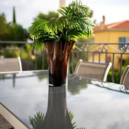 5 Etoiles Avec Piscine Chauffee, Petanque Et A 850 M