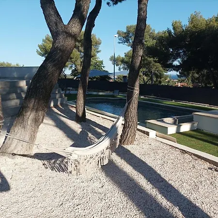 5 Etoiles Avec Piscine Chauffee, Petanque Et A 850 M Villa