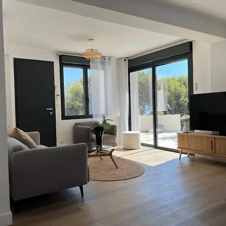 5 Etoiles Avec Piscine Chauffee, Petanque Et A 850 M Villa *