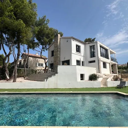 5 Etoiles Avec Piscine Chauffee, Petanque Et A 850 M Villa