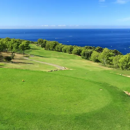 5 Etoiles Avec Piscine Chauffee, Petanque Et A 850 M *