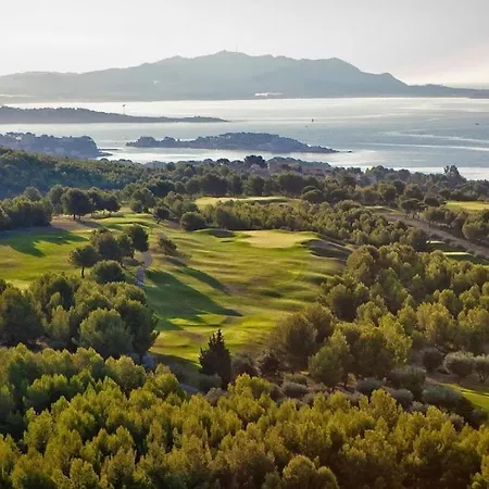 5 Etoiles Avec Piscine Chauffee, Petanque Et A 850 M