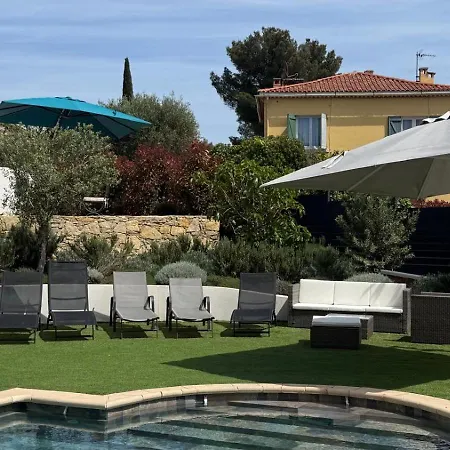 5 Etoiles Avec Piscine Chauffee, Petanque Et A 850 M