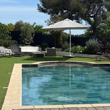 Villa 5 Etoiles Avec Piscine Chauffee, Petanque Et A 850 M *
