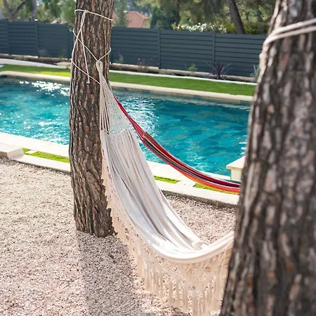 5 Etoiles Avec Piscine Chauffee, Petanque Et A 850 M Bandol